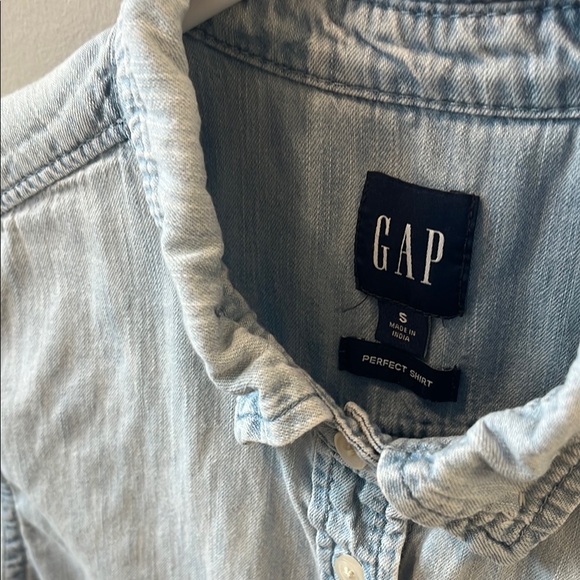 GAP chambray button down perfect shirt - Picture 4 of 5
